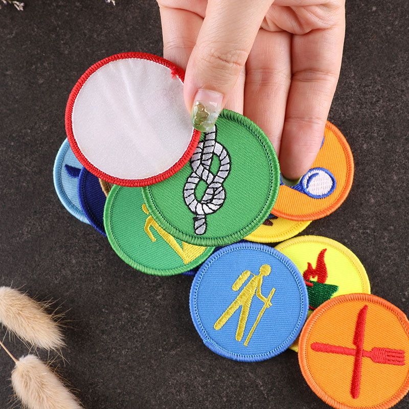 Animacinių filmų apvalių raštų lopai ant drabužių 14 SKIRTINGŲ DIZAINŲ Lygintuvai, išsiuvinėti pleistrai drabužių krepšiams Ženkliukai, aplikacijos