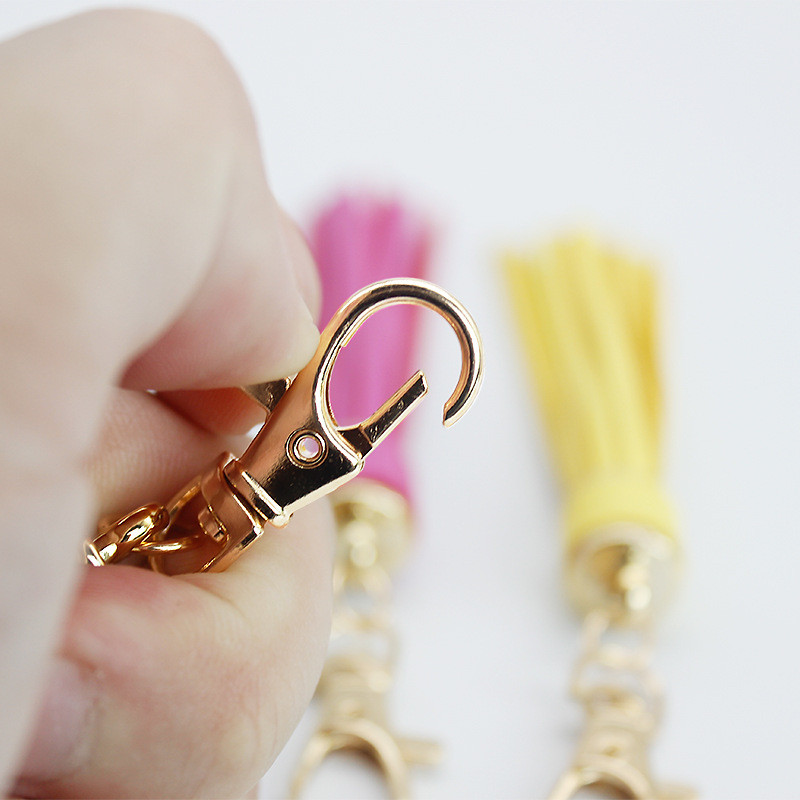 Ādas pušķi Atslēgu piekariņi Atslēgu piekariņi Aplis PU Ādas pušķis Sieviešu Pušķis Atslēgu piekariņš Lielapjoma pušķi Virves ķēdes turētājs Grozāmais