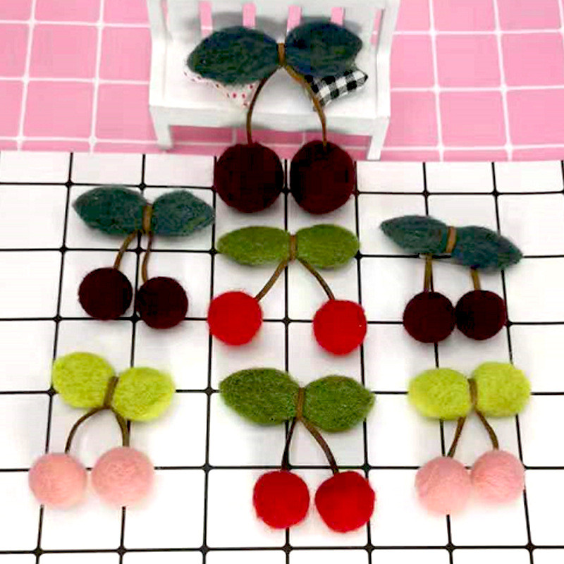 2 gab./partijā filca bumbiņu ķiršu aplikācijas matu sprādzes aksesuāriem, ķiršu aplikācijas cimdu apģērba aksesuāriem