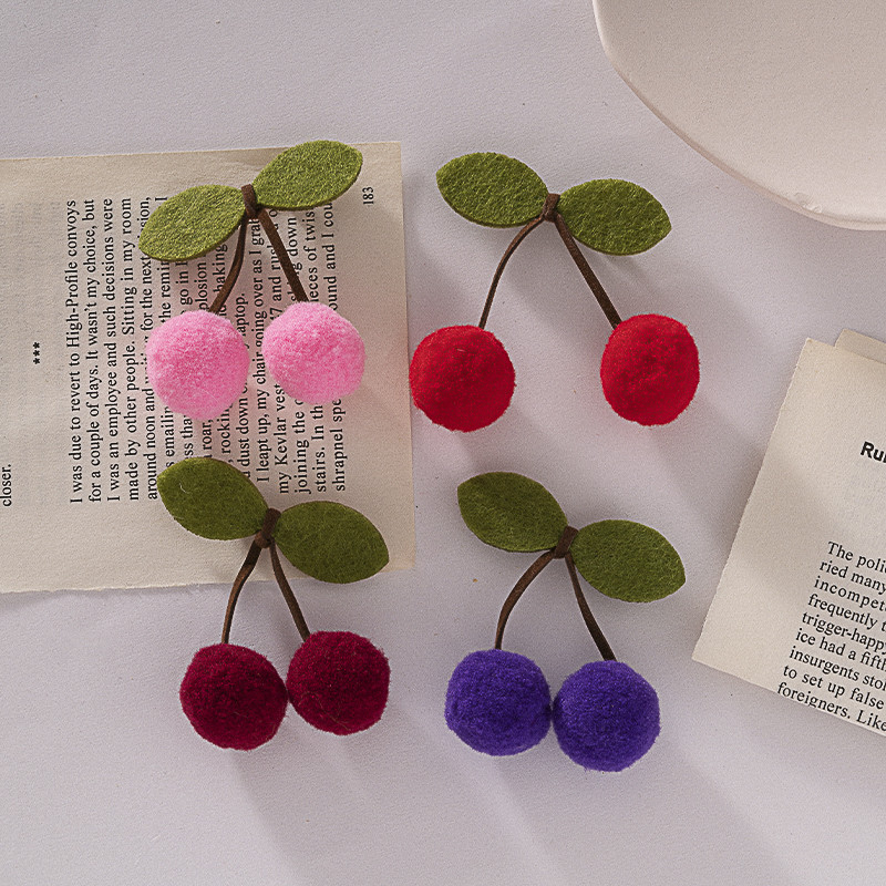 2 gab./partijā filca bumbiņu ķiršu aplikācijas matu sprādzes aksesuāriem, ķiršu aplikācijas cimdu apģērba aksesuāriem