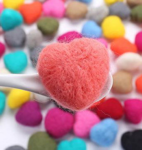 Rankų darbo adatos vilnos veltinio širdelės kalėdinis pakabinamas dekoras Namų vakarėlis pasidaryk pats Papuošalai Plaukų aksesuarai Pakabukai 1vnt