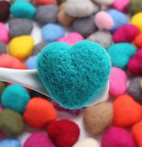 Rankų darbo adatos vilnos veltinio širdelės kalėdinis pakabinamas dekoras Namų vakarėlis pasidaryk pats Papuošalai Plaukų aksesuarai Pakabukai 1vnt