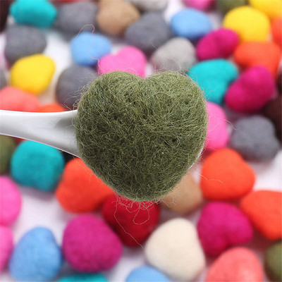 Rankų darbo adatos vilnos veltinio širdelės kalėdinis pakabinamas dekoras Namų vakarėlis pasidaryk pats Papuošalai Plaukų aksesuarai Pakabukai 1vnt