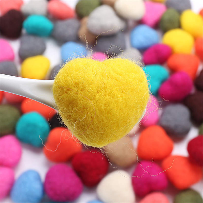 Rankų darbo adatos vilnos veltinio širdelės kalėdinis pakabinamas dekoras Namų vakarėlis pasidaryk pats Papuošalai Plaukų aksesuarai Pakabukai 1vnt