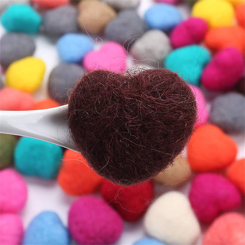 Rankų darbo adatos vilnos veltinio širdelės kalėdinis pakabinamas dekoras Namų vakarėlis pasidaryk pats Papuošalai Plaukų aksesuarai Pakabukai 1vnt