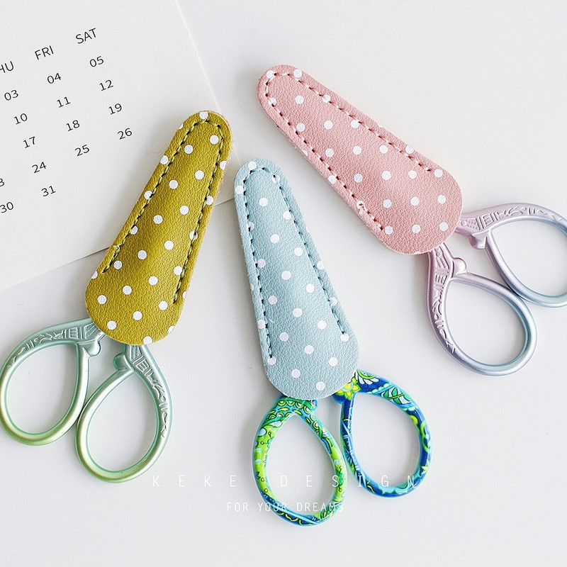 Profesionālās šūšanas šķēres Adatu apstrāde Metāla griešana Šķēres Šūšanas diegu griezējs Instrumenti šūšanas piederumiem Figurētas šķēres