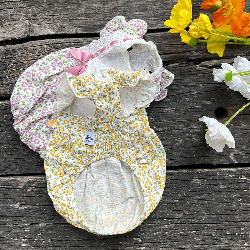 Saldi apdrukāti suņu kaķu apģērbi Mīkstas kokvilnas vasaras meitenes mājdzīvnieku tērps maziem suņiem Čivavas mopsis kucēnu mētelis Suņu aksesuāri