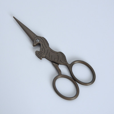 Nerūsējošā tērauda antīkās šķēres melnas un zeltainas 12 dažādu dzīvnieku formas amatniecības šķēres DIY šūšanas piederumi izšūšanas šķēres