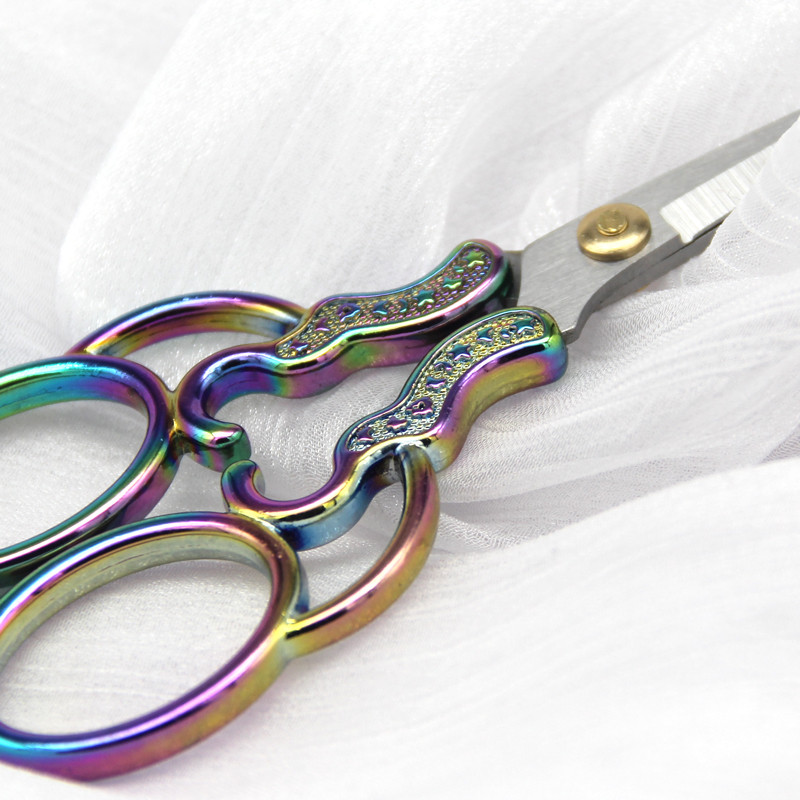 Retro rätsepa käärid ristpistes antiiksed vintage käärid niidid tikandid kääriõmblused kodumajapidamises käsitööks õmblemiseks