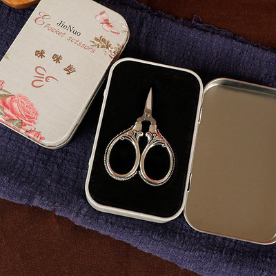 Augstas kvalitātes dzelzs kastes iepakojums nerūsējošā tērauda amatniecības šķēres Augstas kvalitātes retro zelta mini šūšanas šķēres krustdūriena šķēres