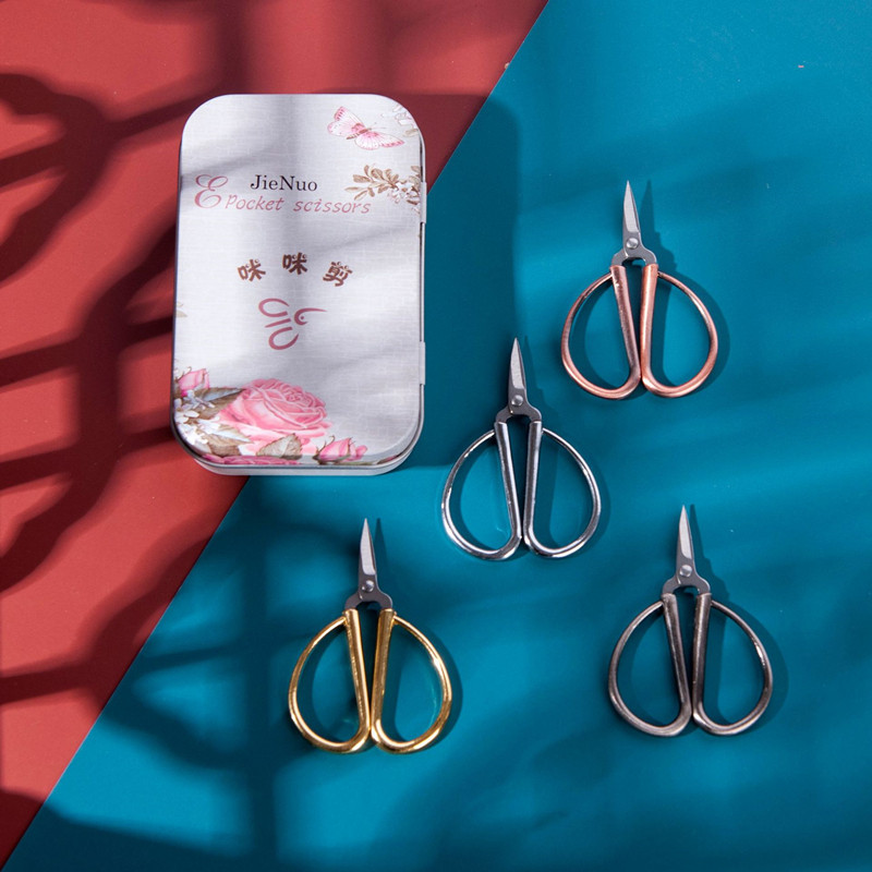 Augstas kvalitātes dzelzs kastes iepakojums nerūsējošā tērauda amatniecības šķēres Augstas kvalitātes retro zelta mini šūšanas šķēres krustdūriena šķēres