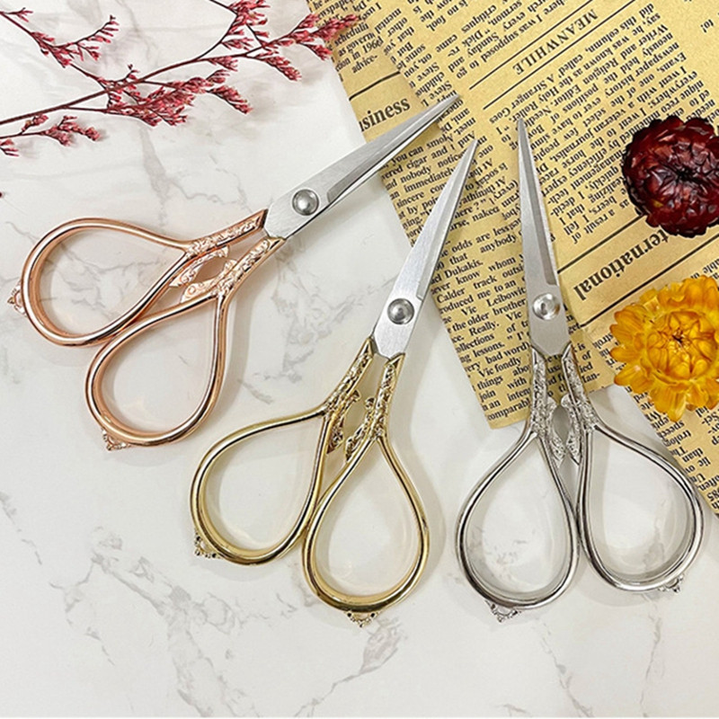 Retro Zakka Šujmašīna Vintage Šķēres Izšūšana Krustdūriens Audums Drēbnieka kopšana DIY Rokdarbi Dūrienu Diegi Šķēres