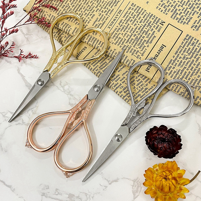 Retro Zakka Šujmašīna Vintage Šķēres Izšūšana Krustdūriens Audums Drēbnieka kopšana DIY Rokdarbi Dūrienu Diegi Šķēres