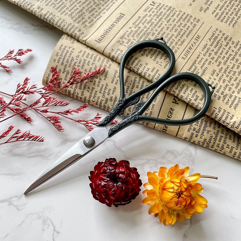 Retro Zakka Šujmašīna Vintage Šķēres Izšūšana Krustdūriens Audums Drēbnieka kopšana DIY Rokdarbi Dūrienu Diegi Šķēres