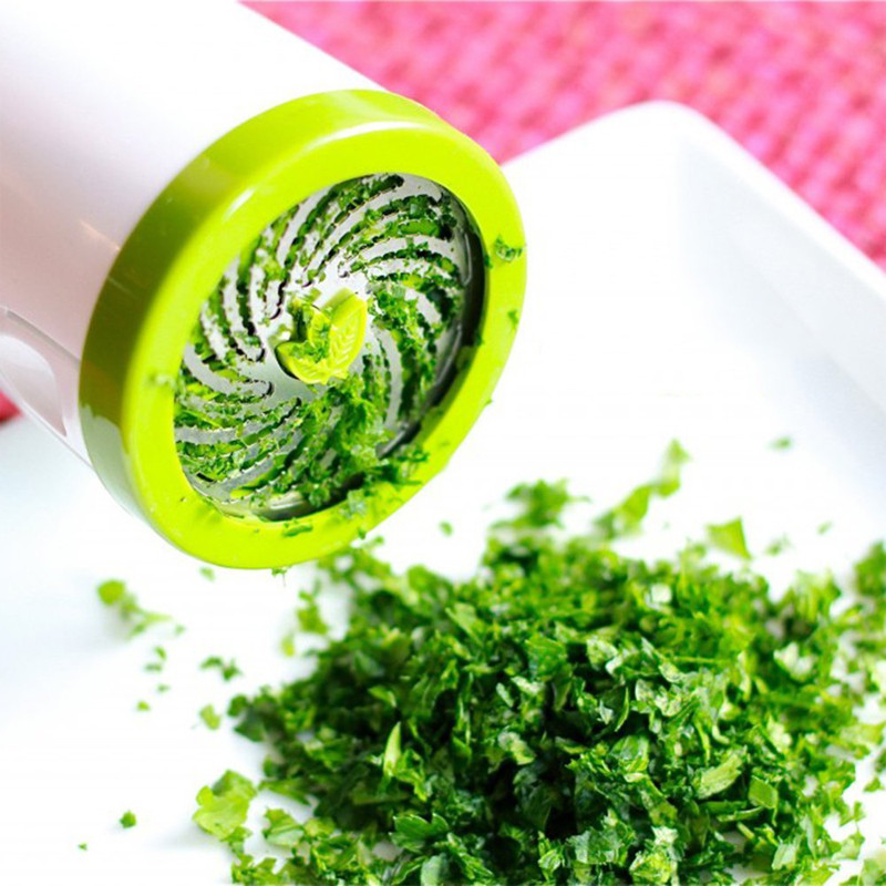 Manuāla garšaugu dzirnaviņas rozmarīna garšvielu smalcinātājs plastmasas pētersīļu smalcinātājs piparu griezējs siera dzirnaviņas virtuves dārzeņu rīks