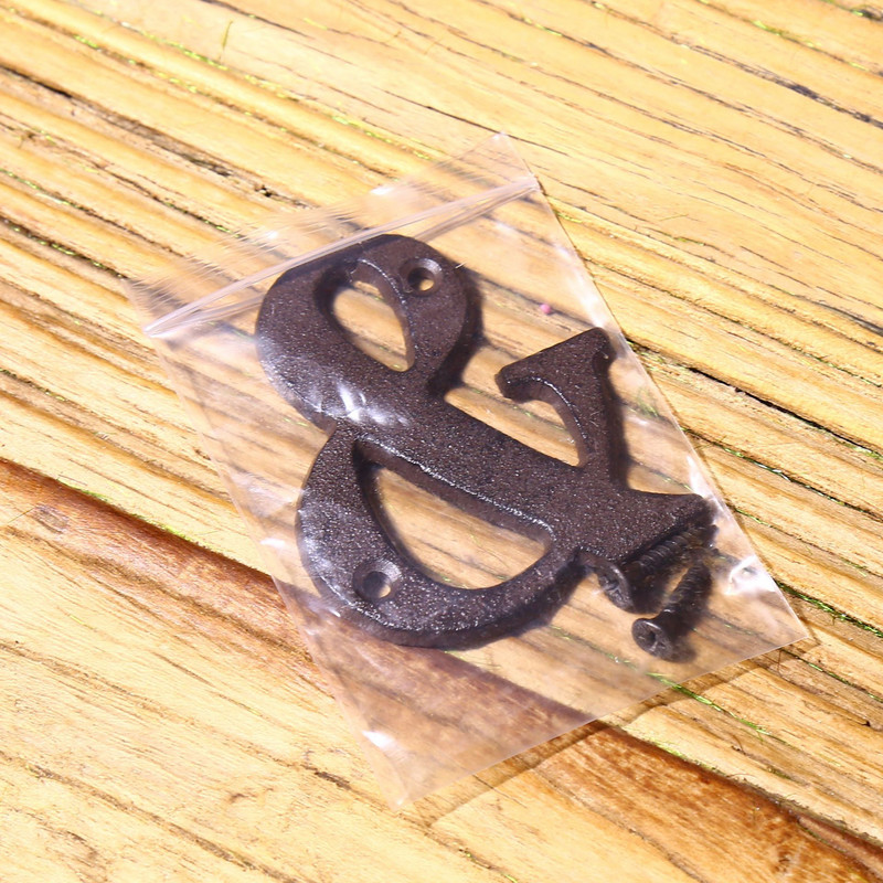 Metalinės raidės Skaičiai su raidėmis A iki Z nuo 0 iki 9 Ketaus apdaila Namo ženklas Durų lenta „Pasidaryk pats“ kavinė Siena graži patina Simbolis