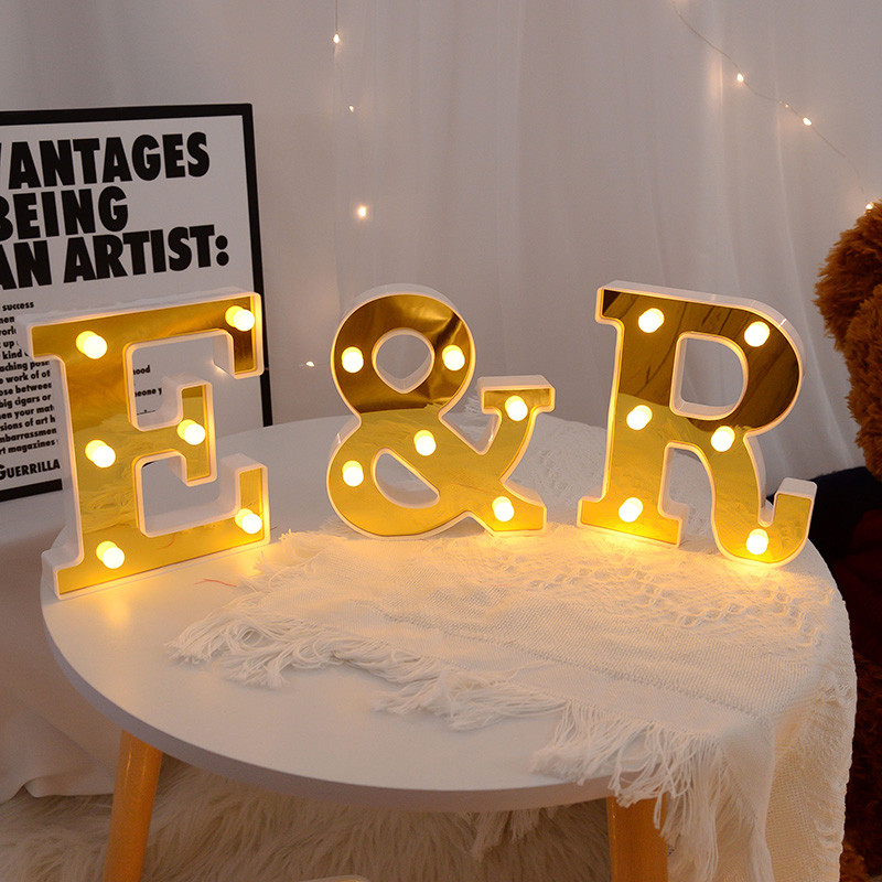 1 gab zelta balto burtu alfabēta burtu un LED gaismas Gaismas lampas dekorēšana akumulatoru nakts gaismas ballīte mazuļa guļamistabas dekorēšana