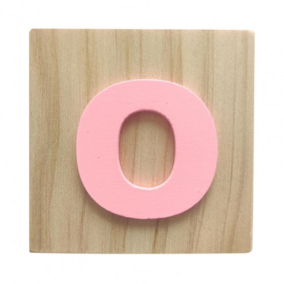 Modes koka bloki Priedes koka burtu bloki, bez skrāpējumiem, brīvi stāvošs agrīnās izglītības burtu bloks