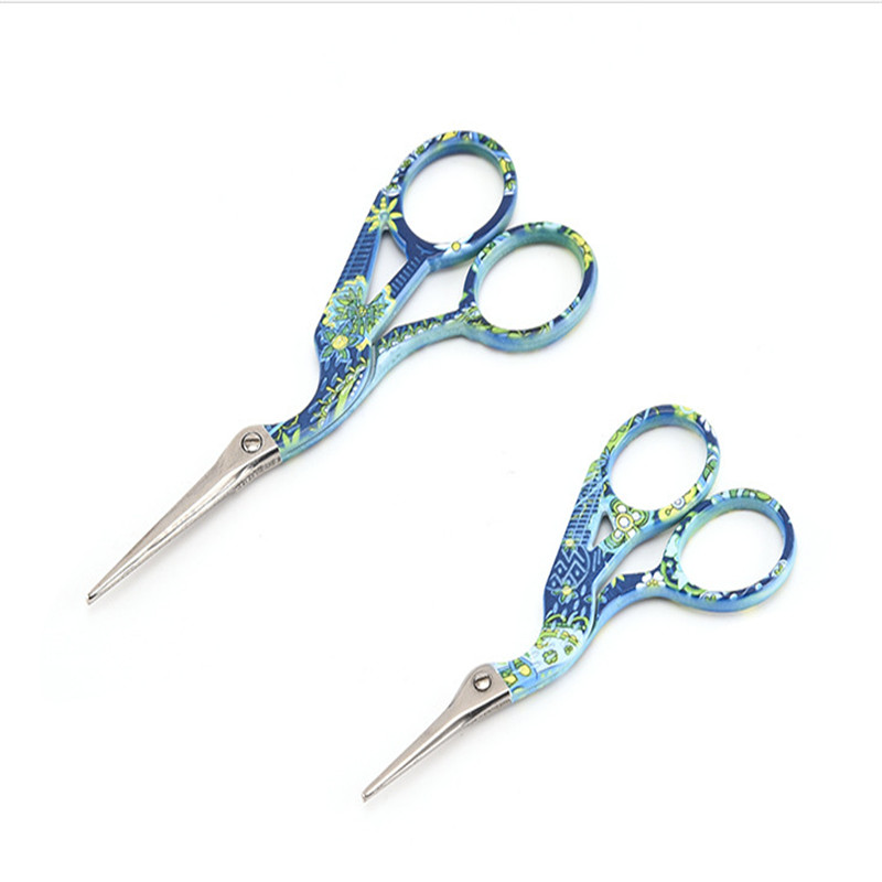 2 broderii antice, model de porțelan albastru și alb, foarfece cu punct de cruce, artizanat clasic european, croitorie, unelte de bucătărie de acasă