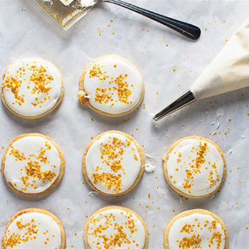 2/3g Най-добрият хранителен клас Истински 24K златни листа Schabin Flakes Cake Decoration For DIY Chocolates Wedding Birthday Party Baking Tools