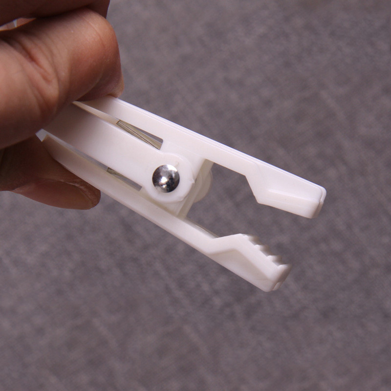 1vnt plastikiniai pakabinami skalbinių segtukai Užuolaidų kablio segtukai Vėjui atsparūs paplūdimio rankšluosčių laikikliai Drabužių segtukai Kilnojamos pakabos laikymo reikmenys