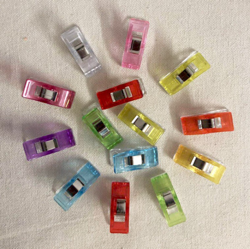 50 tk majapidamises kasutatavate multifunktsionaalsete plastikust küljeklambrite hoiustamine plastist õmblusklambritega