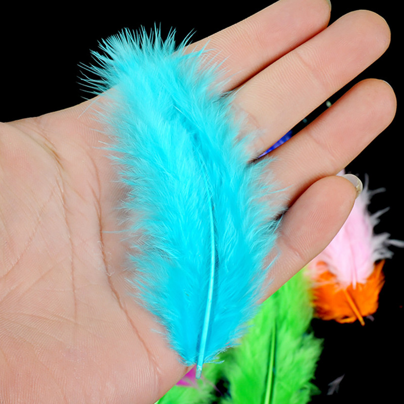 Natūralios žąsų povo plunksnos spalvotos gulbės plunksnos, skirtos namų dekoravimui. „Pasidaryk pats“ vakarėlio papuošalų dovanų dėžutės dekoracijos