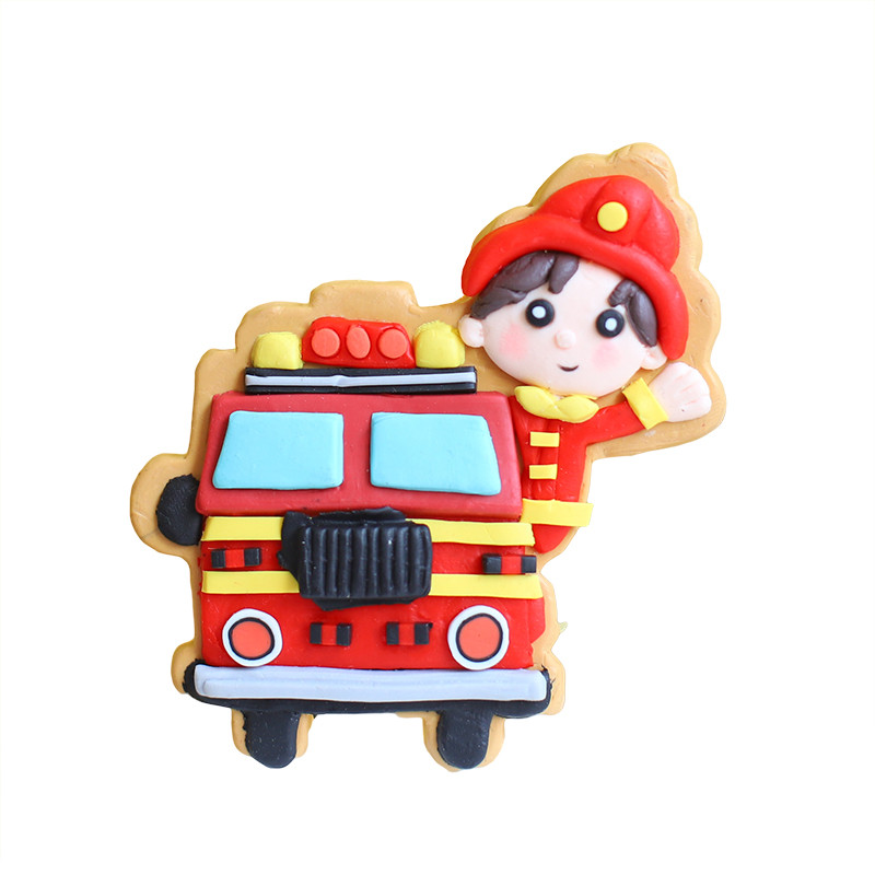 Ugunsdzēsēju lelle Mīkstā keramika Dzimšanas dienas kūkas dekors Tortes ugunsdzēsēju mašīnas ballīte bērnu ballīte viena gada dzimšanas dienā zēnam 1. bērnu duša
