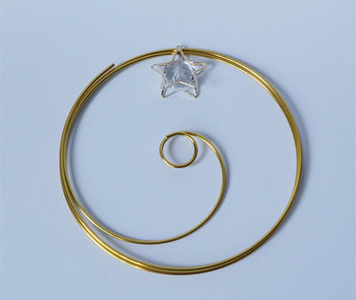 1 vnt tortas, papuoštas aukso sidabro krištolo žvaigždžių apskritimais, palinkėjimų medžiais, suknelių papuošalais torto stovo rėmo puošmena