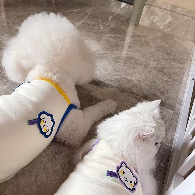 Jauns suņu siksniņu tops vasaras plānās multfilmu izšuvumu dekorācijas modes dizaina elpojošs saules aizsargkrēms mājdzīvnieku apģērbs