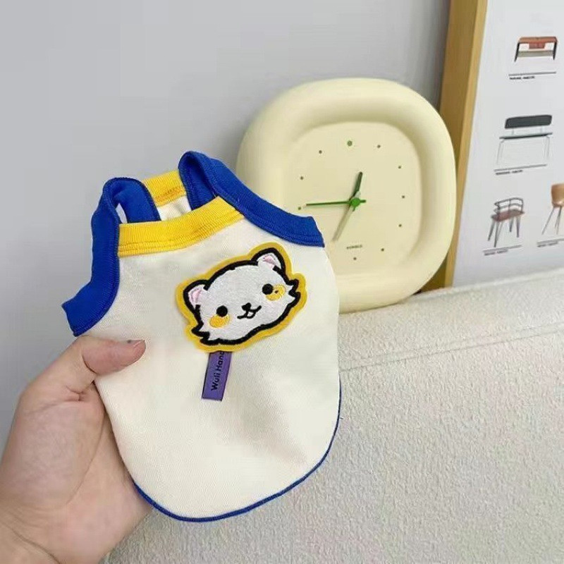 Jauns suņu siksniņu tops vasaras plānās multfilmu izšuvumu dekorācijas modes dizaina elpojošs saules aizsargkrēms mājdzīvnieku apģērbs