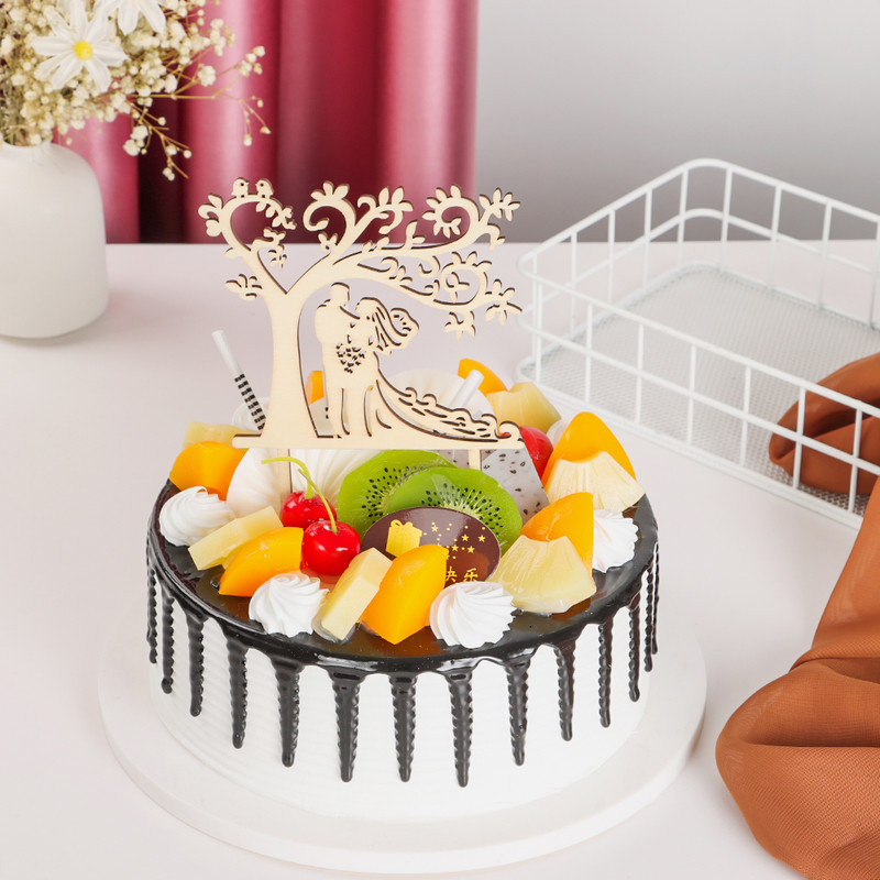 Tuščiaviduriai nuotakos ir jaunikio mediniai vestuvinio torto apmušalai „Meilė ką tik vedęs ponas ir ponia“ torto kepuraitė, skirta vakarėlio reikmenims