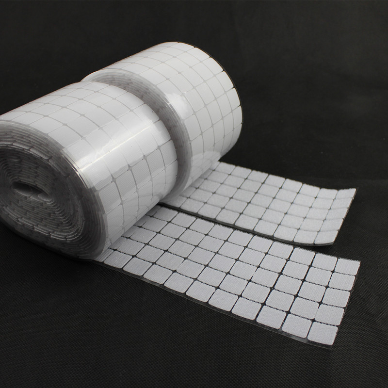 100 pāri 20 * 20 mm lipīga stiprinājuma lente neilona poliestera āķis un cilpa kvadrātveida burvju uzlīmju lente Spēcīga pašlīmējošā lente