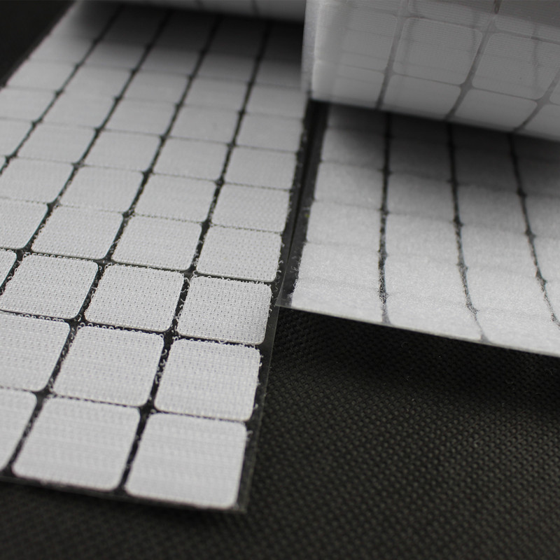 100 pāri 20 * 20 mm lipīga stiprinājuma lente neilona poliestera āķis un cilpa kvadrātveida burvju uzlīmju lente Spēcīga pašlīmējošā lente