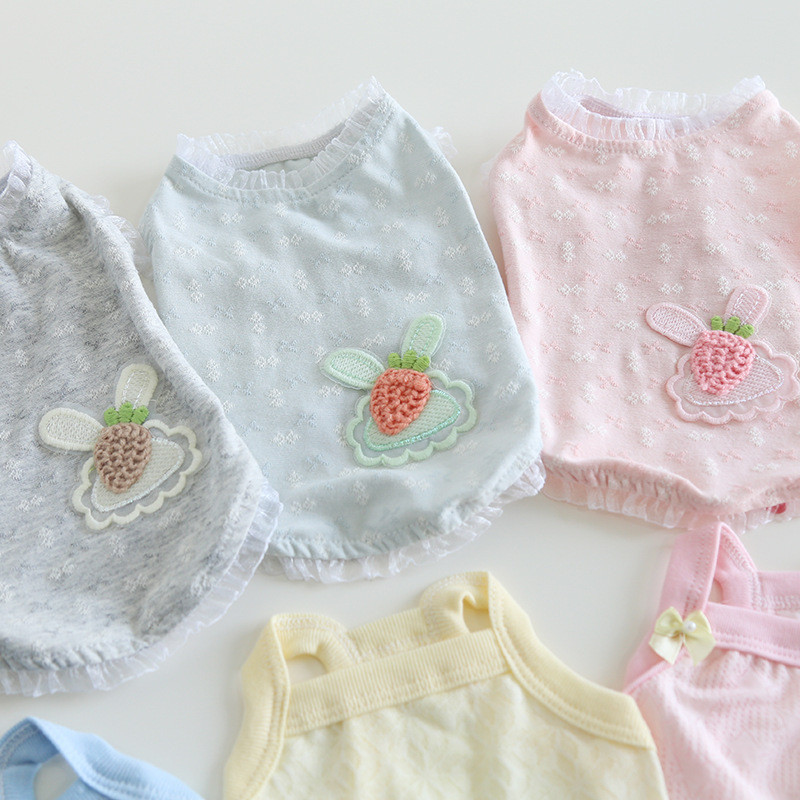 Többszínű csipke dizájn Legújabb kutyapóló 2023 tavaszi és nyári retek nyúl dekoráció Cool pamut mellény kutyaruhák