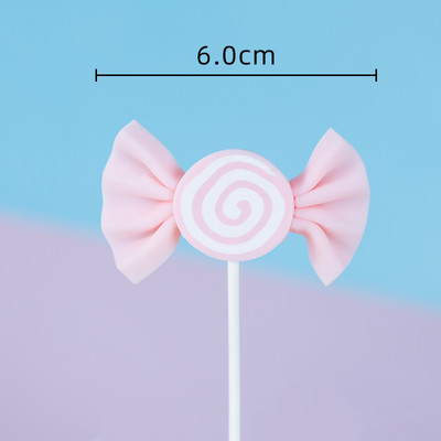 Su gimtadieniu torto apmušalas mergaitei Princesė teikia rožinį gimtadienio dekorą vėliavos pilies žvaigždės kepimo pyragaičių dekoravimas kūdikių vakarėlis