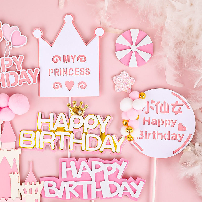 Su gimtadieniu torto apmušalas mergaitei Princesė teikia rožinį gimtadienio dekorą vėliavos pilies žvaigždės kepimo pyragaičių dekoravimas kūdikių vakarėlis