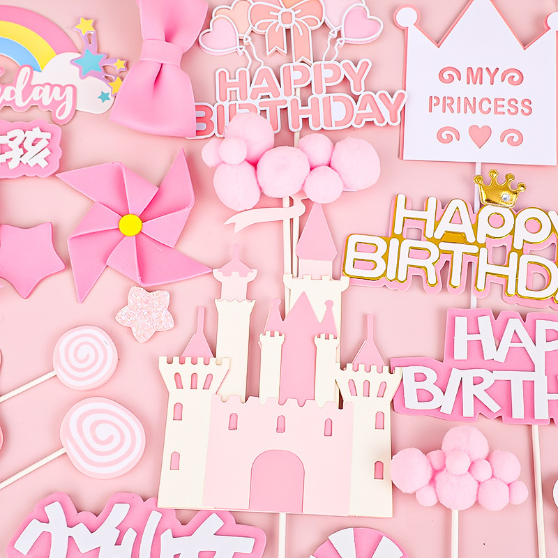 Su gimtadieniu torto apmušalas mergaitei Princesė teikia rožinį gimtadienio dekorą vėliavos pilies žvaigždės kepimo pyragaičių dekoravimas kūdikių vakarėlis
