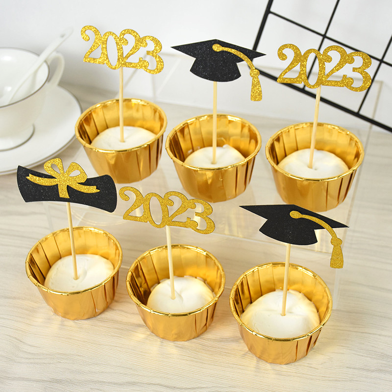 12 gab. 2023. gada izlaiduma ballītes noformējums.