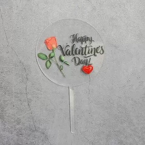 Rožu ziedu mīlestības kūkas virsma laimīgai Valentīna dienai mīļotā laulātā precēta pāra iepazīšanās kūkas virsma Akrila kūkas dekorēšana