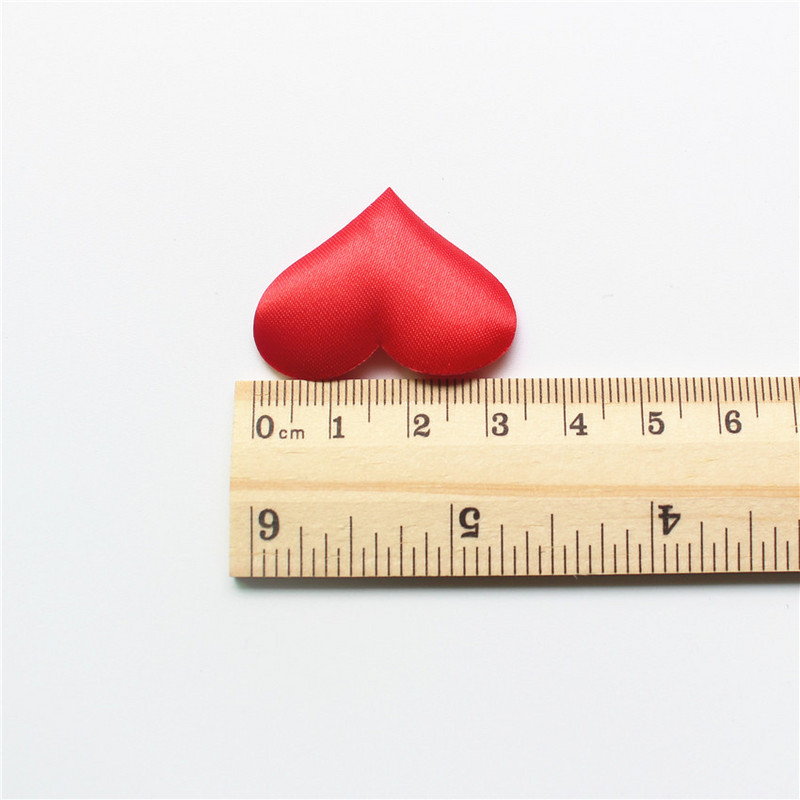 евтино! 50 бр. Heart fabic 2x1.5cm Wedding Party Confetti Table Decoration Party Party Decorative Supplies