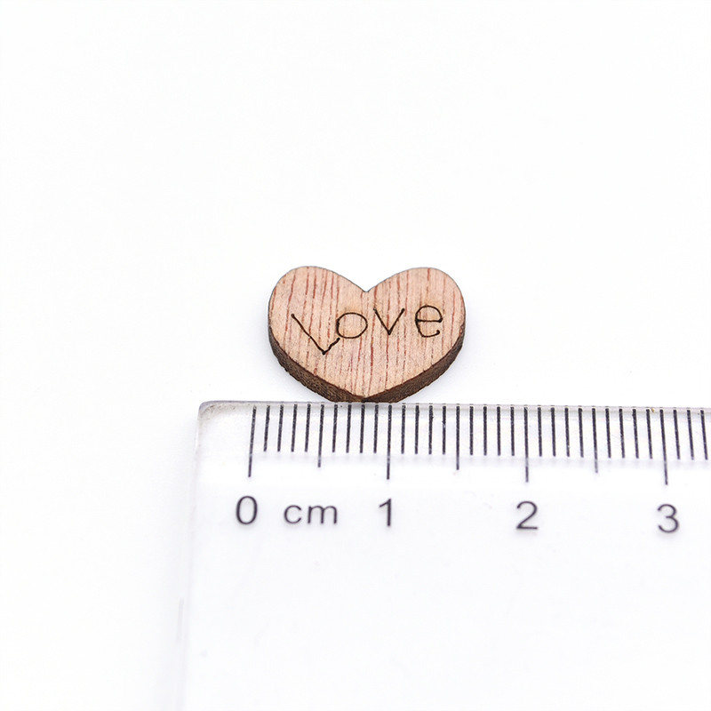 100gab Mini Love Heart galda dekorēšana zemniecisks koka konfeti koka galds, kas izkaisīts kāzu dekorēšanai, pogas DIY amatniecības piederumi