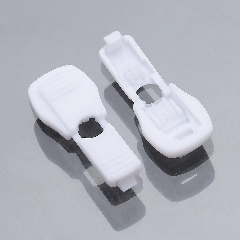 10 gab. Apģērbu auklas gali, rāvējslēdzējs, neilona slēdzene, apavu auklas sprādze