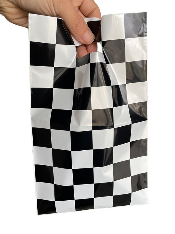 30 vnt / rinkinys Lenktyninio automobilio gėrybių dovanų maišeliai Lenktynių skanėstų mokykliniai juodai baltai languoti vakarėlio reikmenys dviems greitiems teminiams gimtadieniams