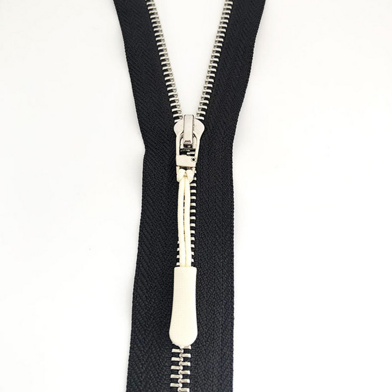 2 vnt. Užtrauktuko traukimo žymos ištraukiklio galo fiksatorius Užtrauktuko laido spaustukas Nulaužta sagtis, skirta drabužių siuvimui Kelioninės kuprinės priedai