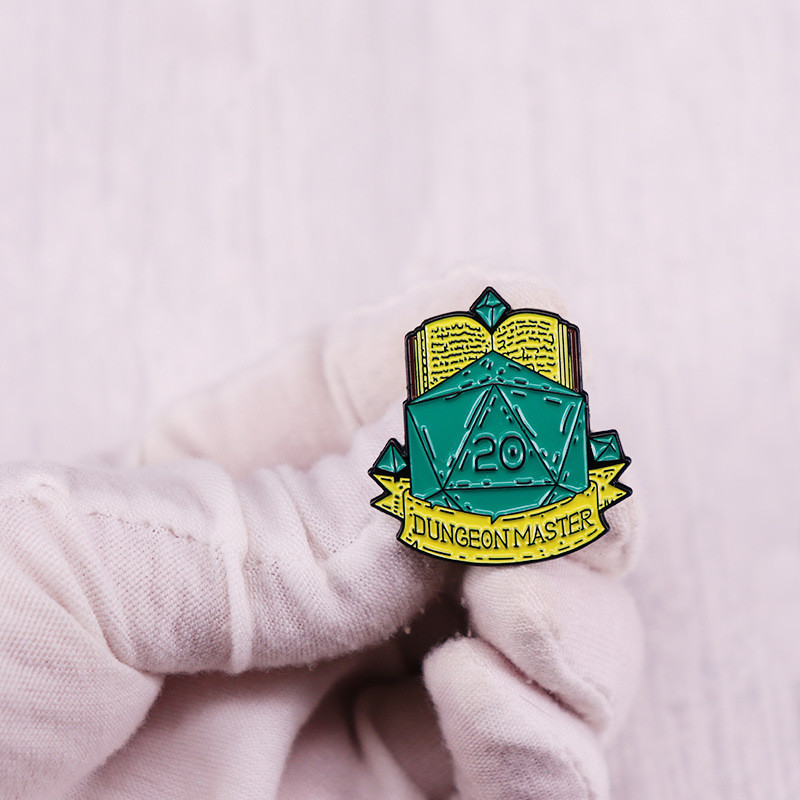 C2083 Arc Kocka Fém Zománc Bross Divat Személyiség Kocka Játék Sárkány Jelvény Pin Rajzfilm Divatos Jelmez Hátizsák Ékszer Ajándék