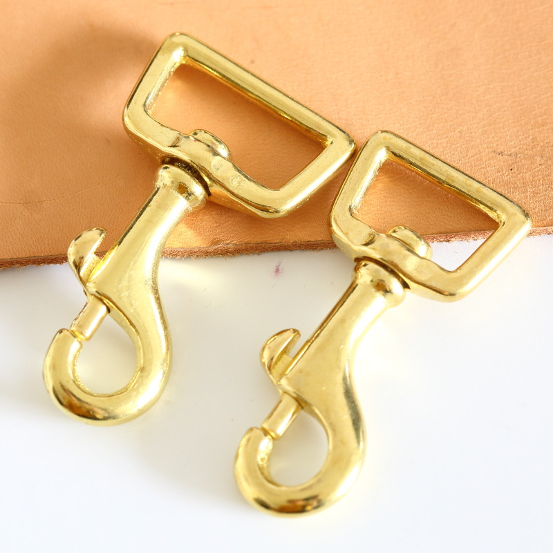 Tīra vara āķa sprādzes soma ar sprādzi misiņa āķa kvadrātveida astes suņa sprādzes atslēgu piekariņš ar rokām darināta āda