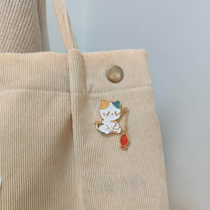 Kawaii kalapüügi kassipoegade märgid Multikas kass Täismetallist prossid Riietus Rõivad Kaunistus Koolikott Kosmeetikakottide nööpnõelad