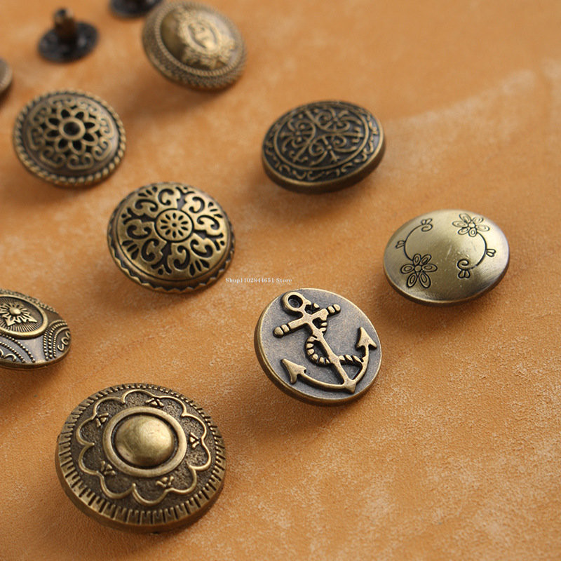 633 Modelis Retro stiliaus keturių mygtukų įrankių lydinys Medžiaga "pasidaryk pats" odiniai krepšiai Drabužiai sagos Priedai Dekoratyvinės odos medžiagos