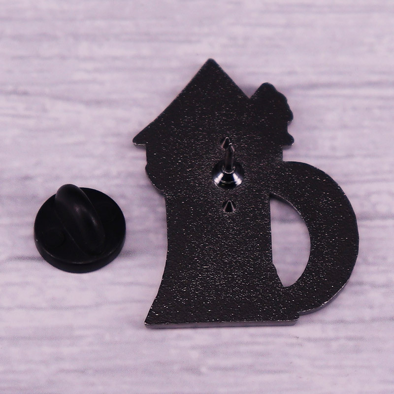 C2062 Derry Girls pieķer sevi, piespraužot smieklīgo īru slengu ar saktas pogas emblēmu